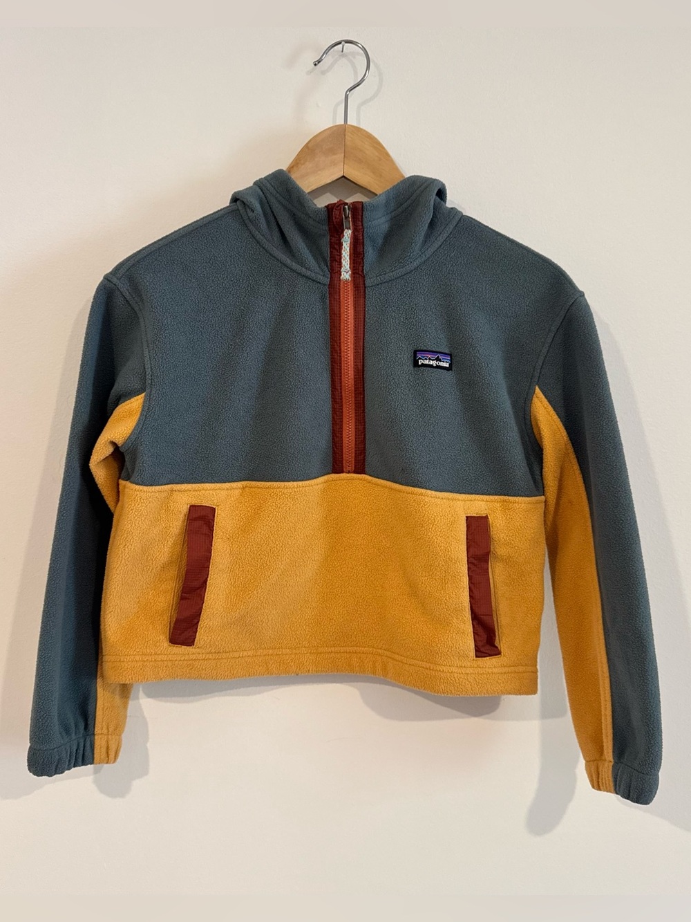 Patagonia Girls Microdini Cropped 1/2-Zip Colorblock Fleece Pullover | Youth M